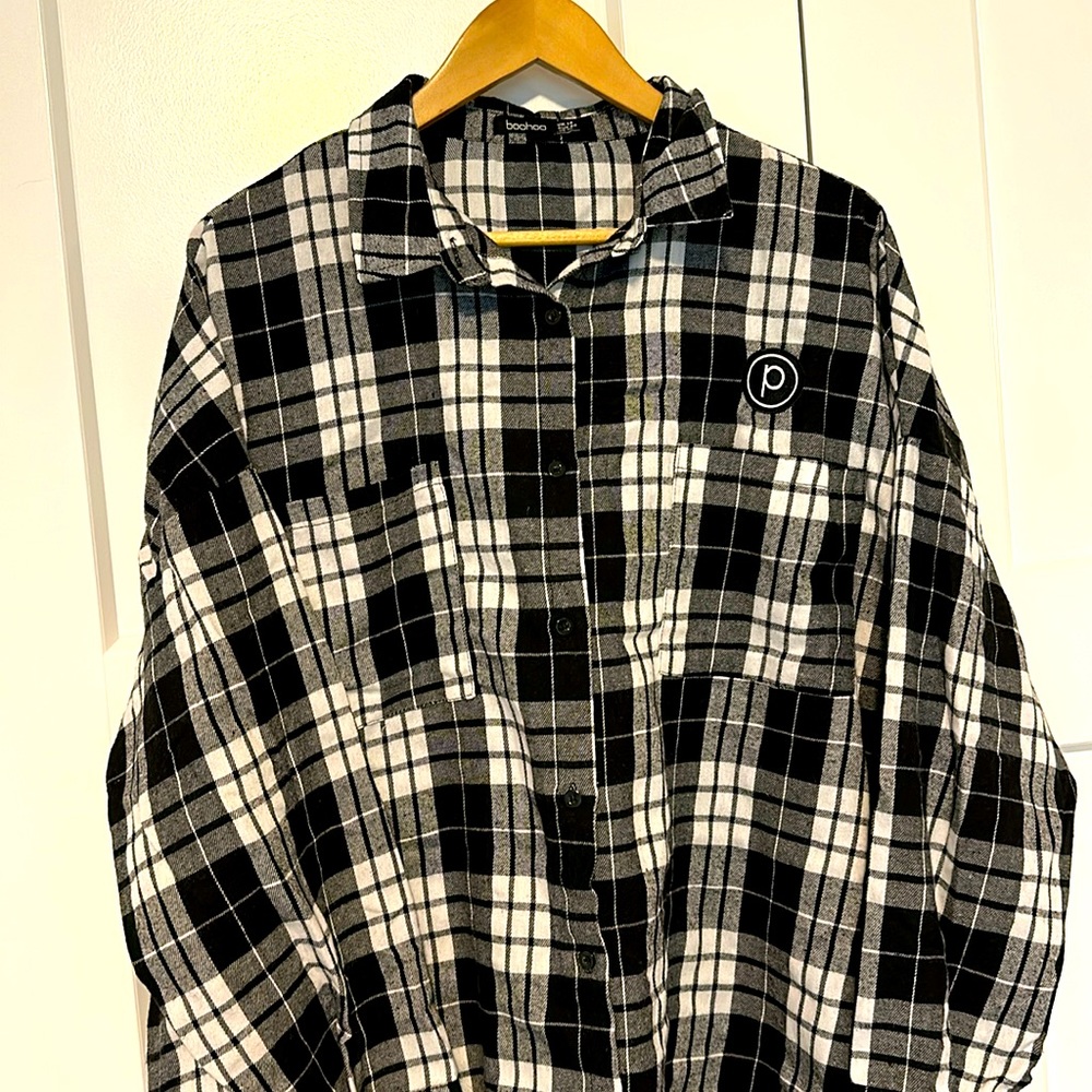 Pure Barre black & white flannel shirt brand oversized cute